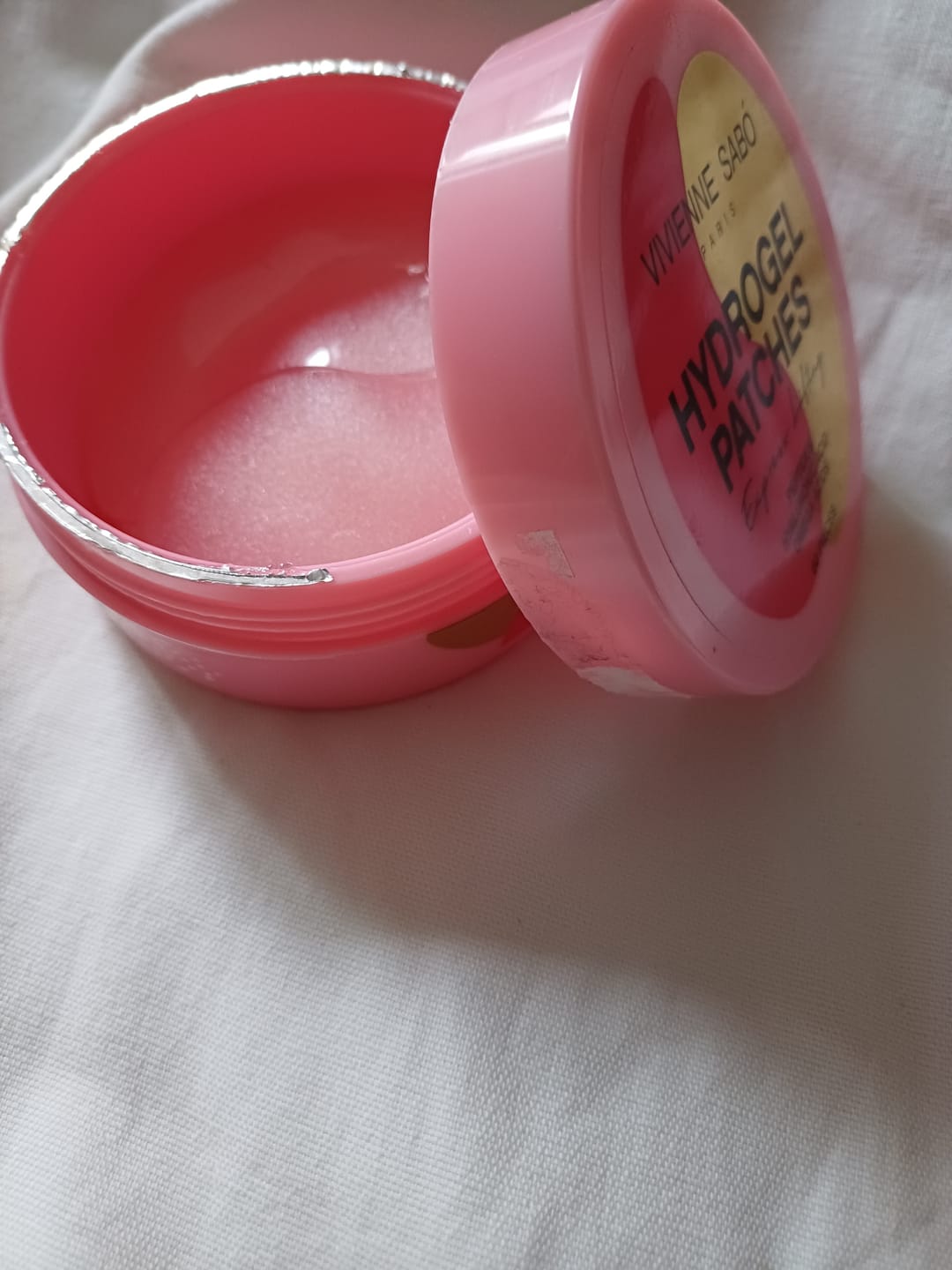 Customer photo review of Хиалуронови хидрогел пачове с колаген Vivienne Sabo