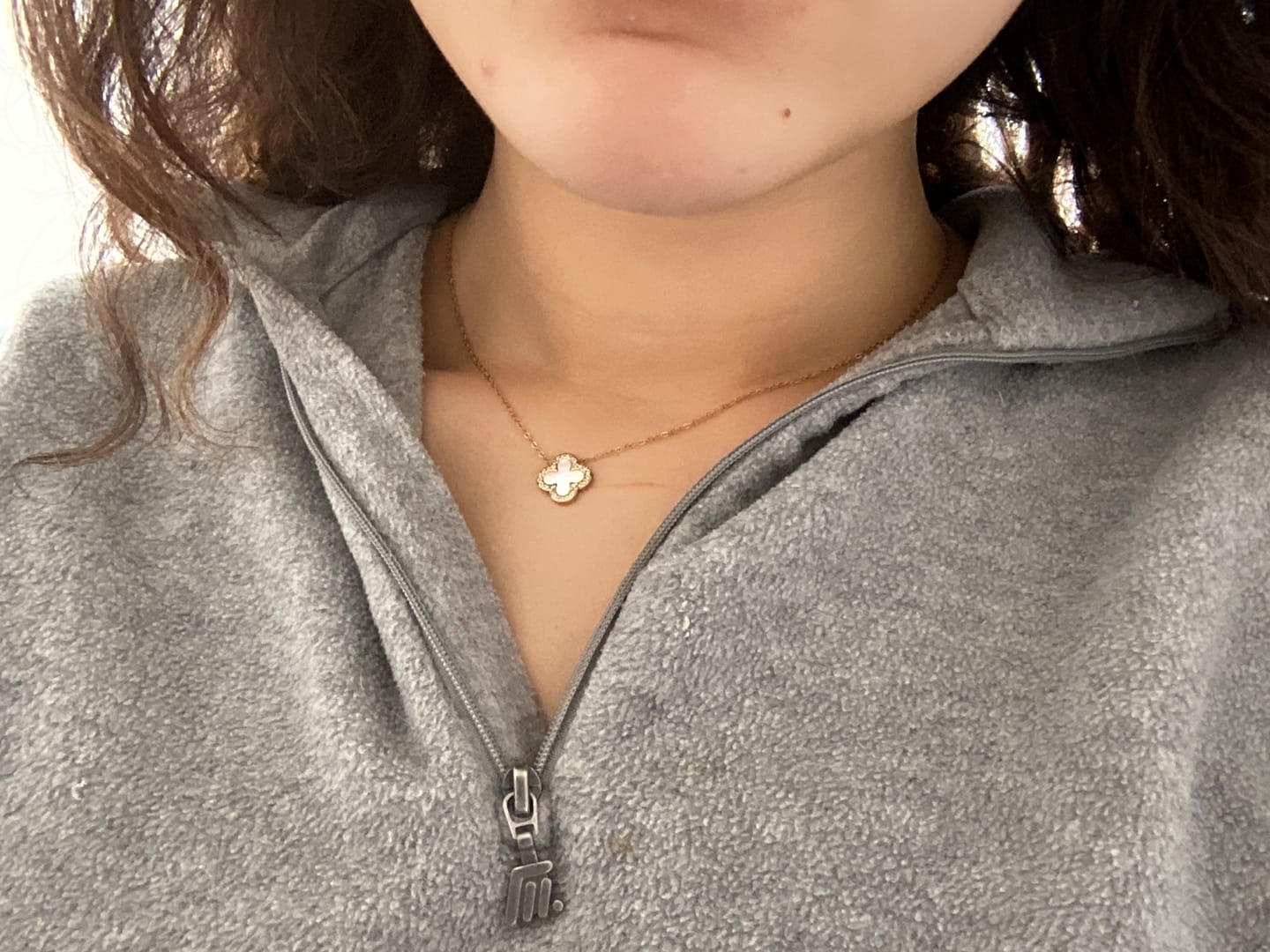 Customer photo review of Pave Perlmutt Lucky Leaf Kette 14K Vergoldet