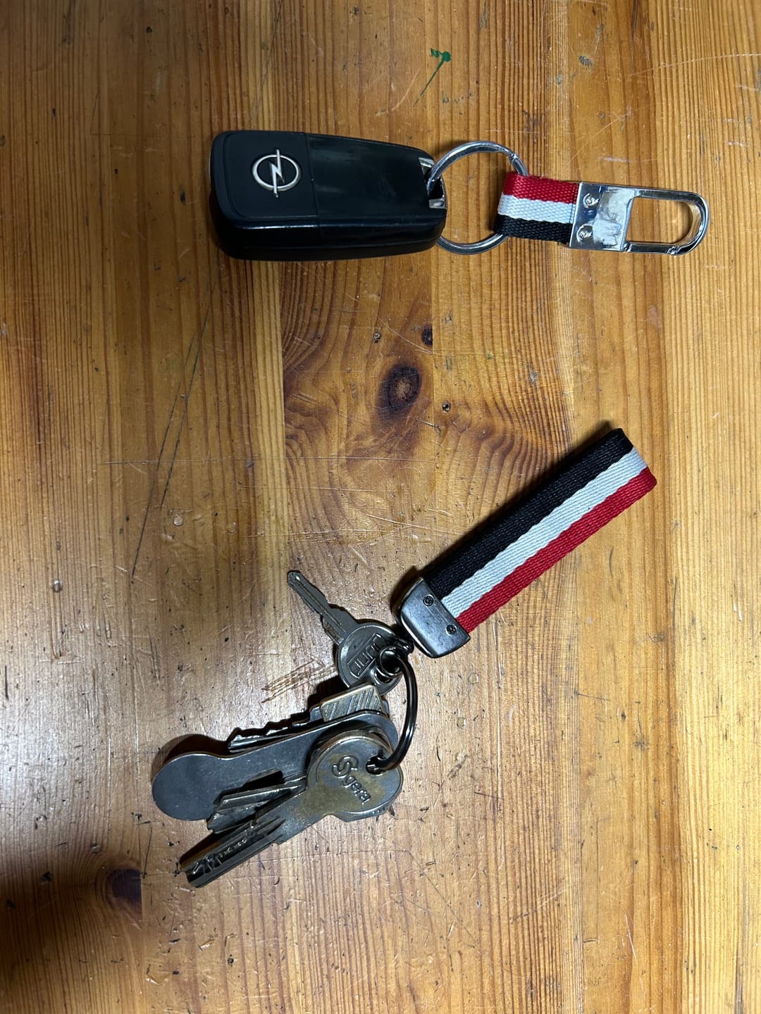 Customer photo review of Exklusiver Karabiner mit Schlüsselring / exclusive key band in white gift box