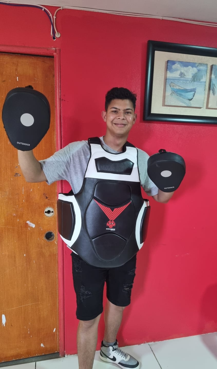 Customer photo review of ESCUDO PROTECTOR ORANGU SPORT / BOXEO