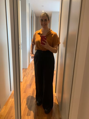 Carolina S. review of Calça Pantalona de Linho Graviola Preta image 1 out of 1