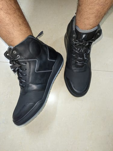 Customer photo review of SNKR | Stealth Edition
