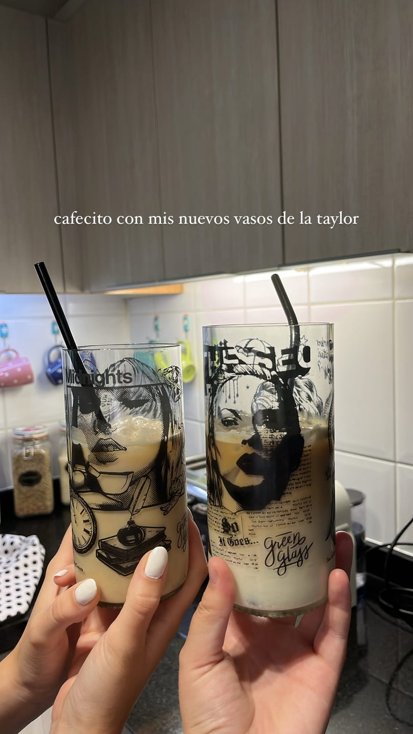 Customer photo review of Green Glass (Taylor's Version) - Juego de 6 Vasos