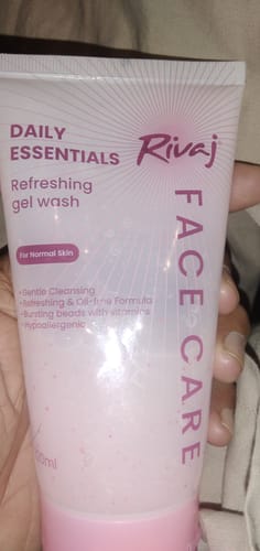 Customer photo review of Daily Essentials Refreshing Gel Wash (120ml)