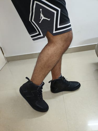 Customer photo review of SNKR | Stealth Edition