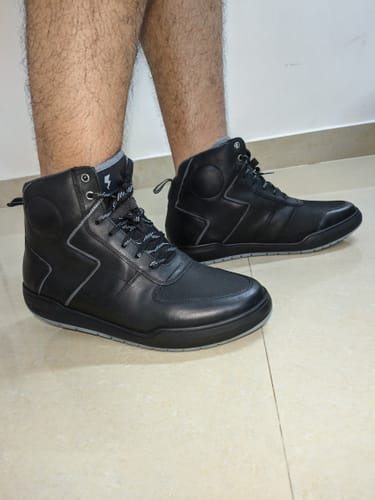 Customer photo review of SNKR | Stealth Edition