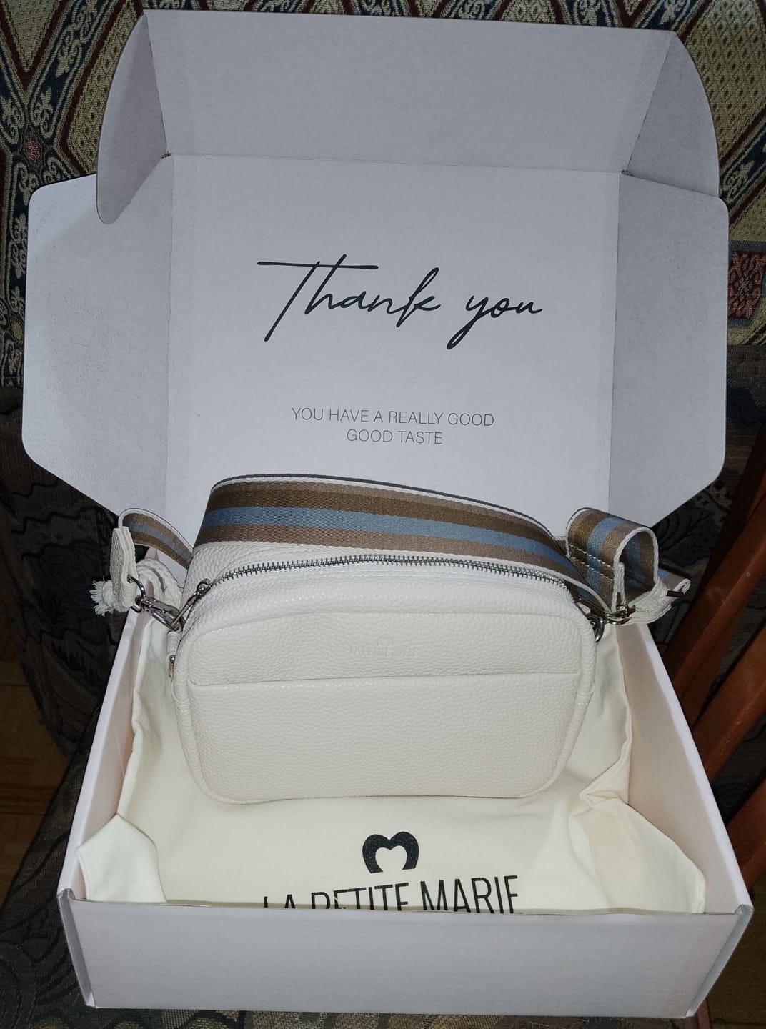 Customer photo review of Bolso - Basic Essential