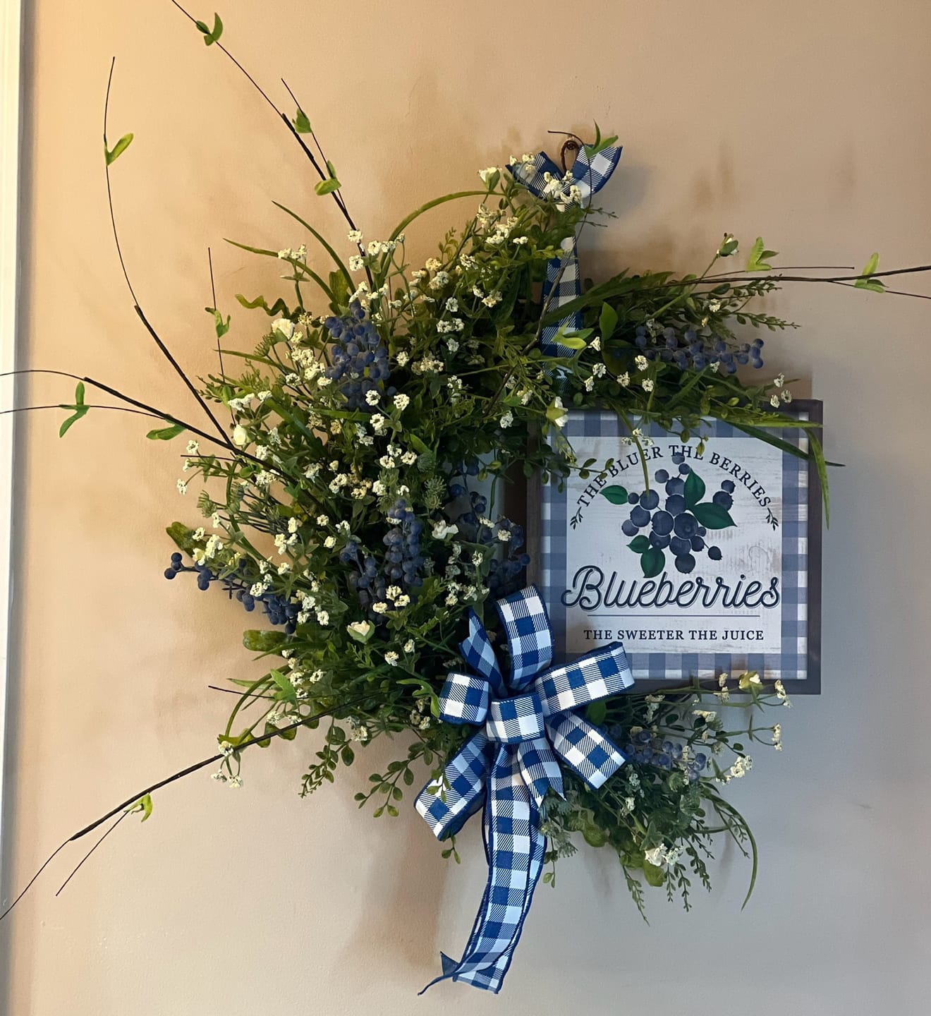 Customer photo review of 16" Round Grapevine Wreath - DECOE-035