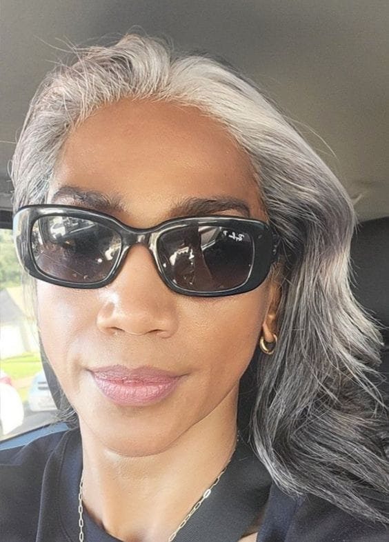 Customer photo review of Luvwin 5x5 Salt And Pepper Glueless Gray Color Layered Cut Body Wave Pre-Cut Lace Bob Wig 100% Human Hair