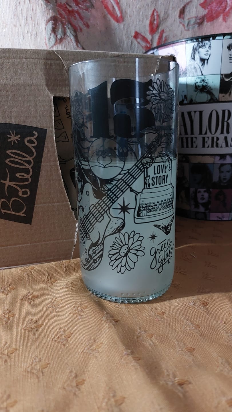 Customer photo review of Green Glass (Taylor's Version) - Juego de 6 Vasos
