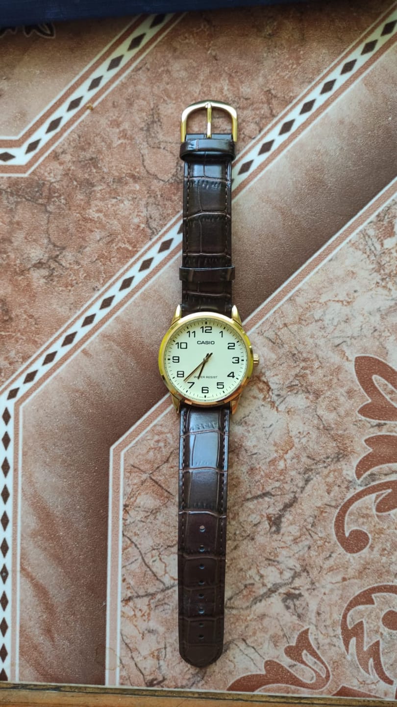 Customer photo review of Reloj Casio Análogo MTP-V001GL-9BUDF Dorado Correa de Cuero