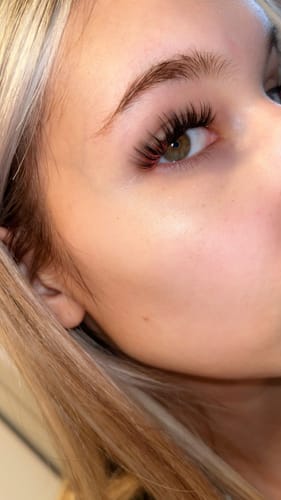 Customer photo review of Pink Falsies - Accent Lashes