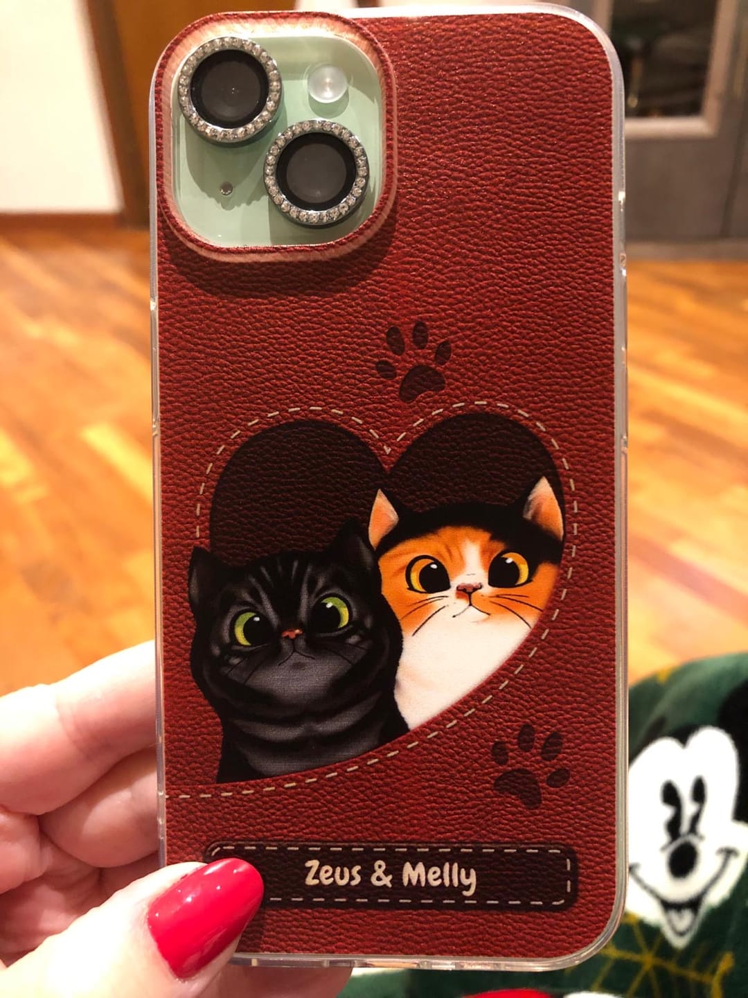 Customer photo review of Gatto con cuore aspetto similpelle - Custodia per il telefono personalizzata