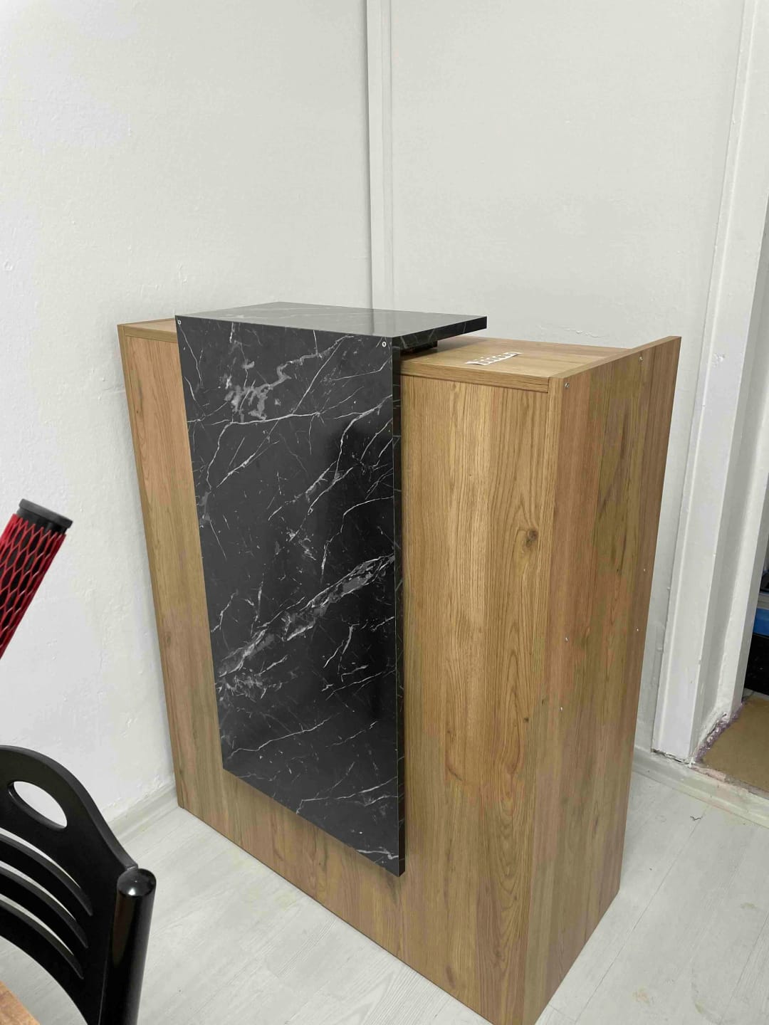 Customer photo review of Rani MA101 Karşılama Bankosu Led Işıklı Çekmeceli Banko Sepet Ceviz - Mermer Desen