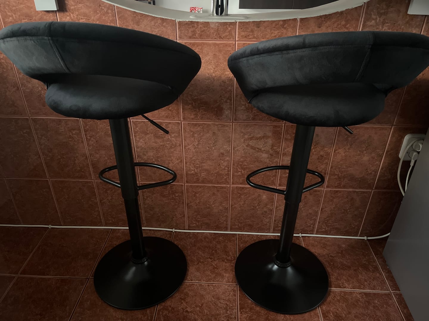 Customer photo review of Scaun bar H102, negru, stofa catifelata/otel, 53x48x78/100 cm