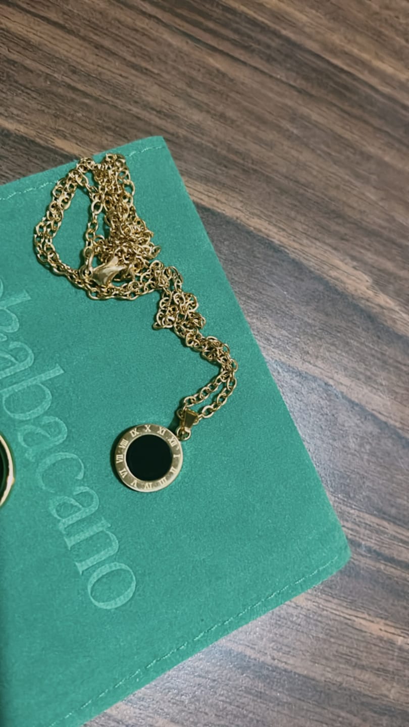 Customer photo review of Collar Medalla