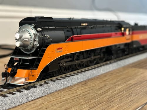 Customer photo review of BLI 7616 Southern Pacific GS-4, #4435, In-Service, Post-War, Daylight Paint, Paragon4 Sound/DC/DCC, Smoke, HO