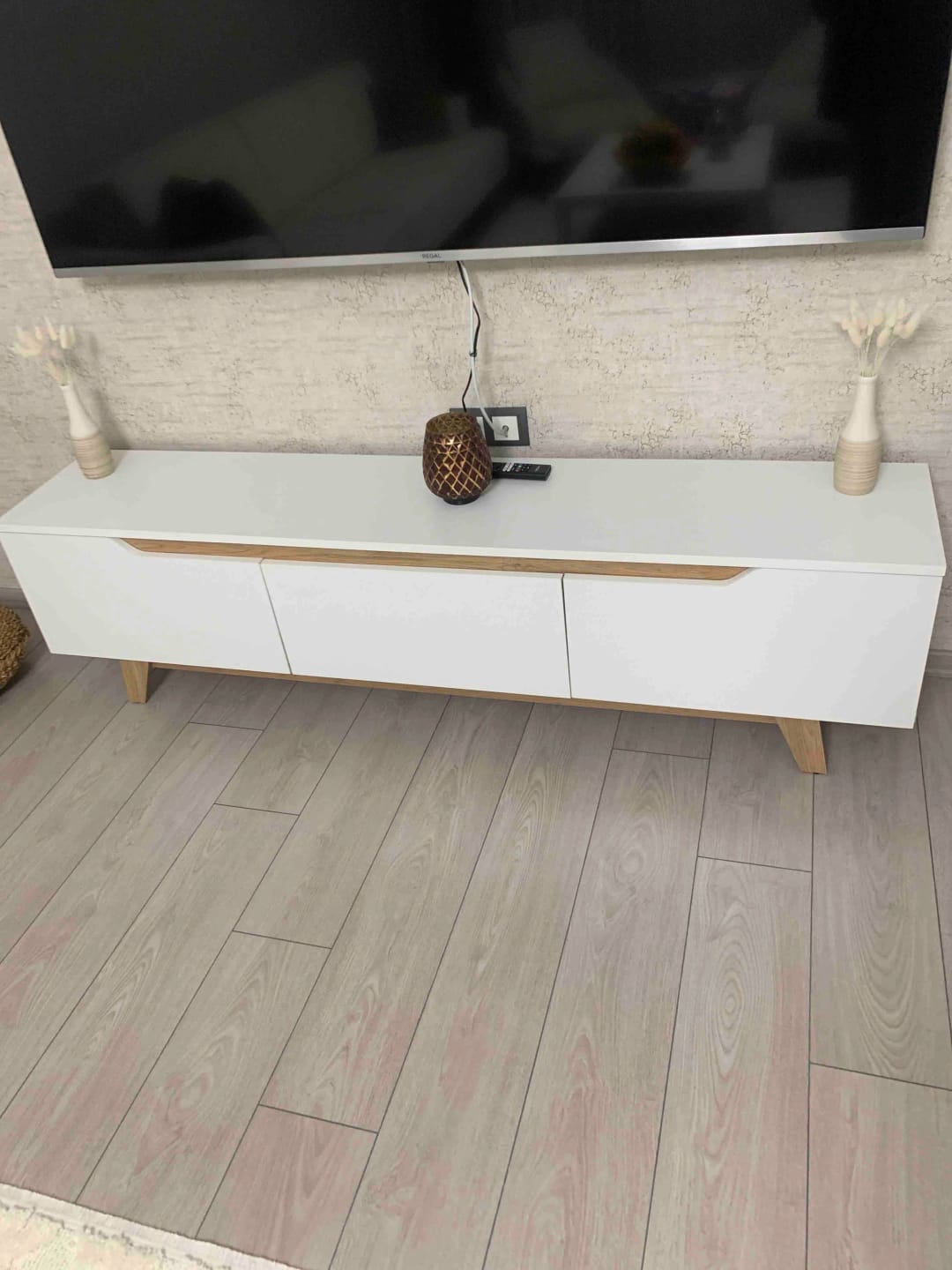 Customer photo review of Rani D1 Tv Ünitesi Modern Ayaklı Tv Sehpası 180 cm  Beyaz - Sepet Ceviz