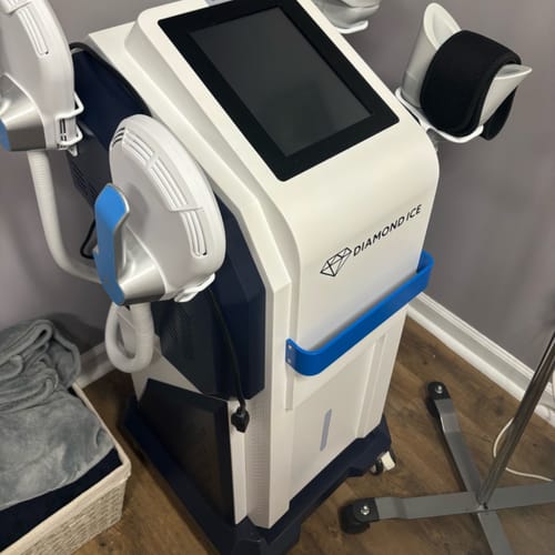 Customer photo review of Diamond Ice Cryo + EMShape® Body Sculpting Machine