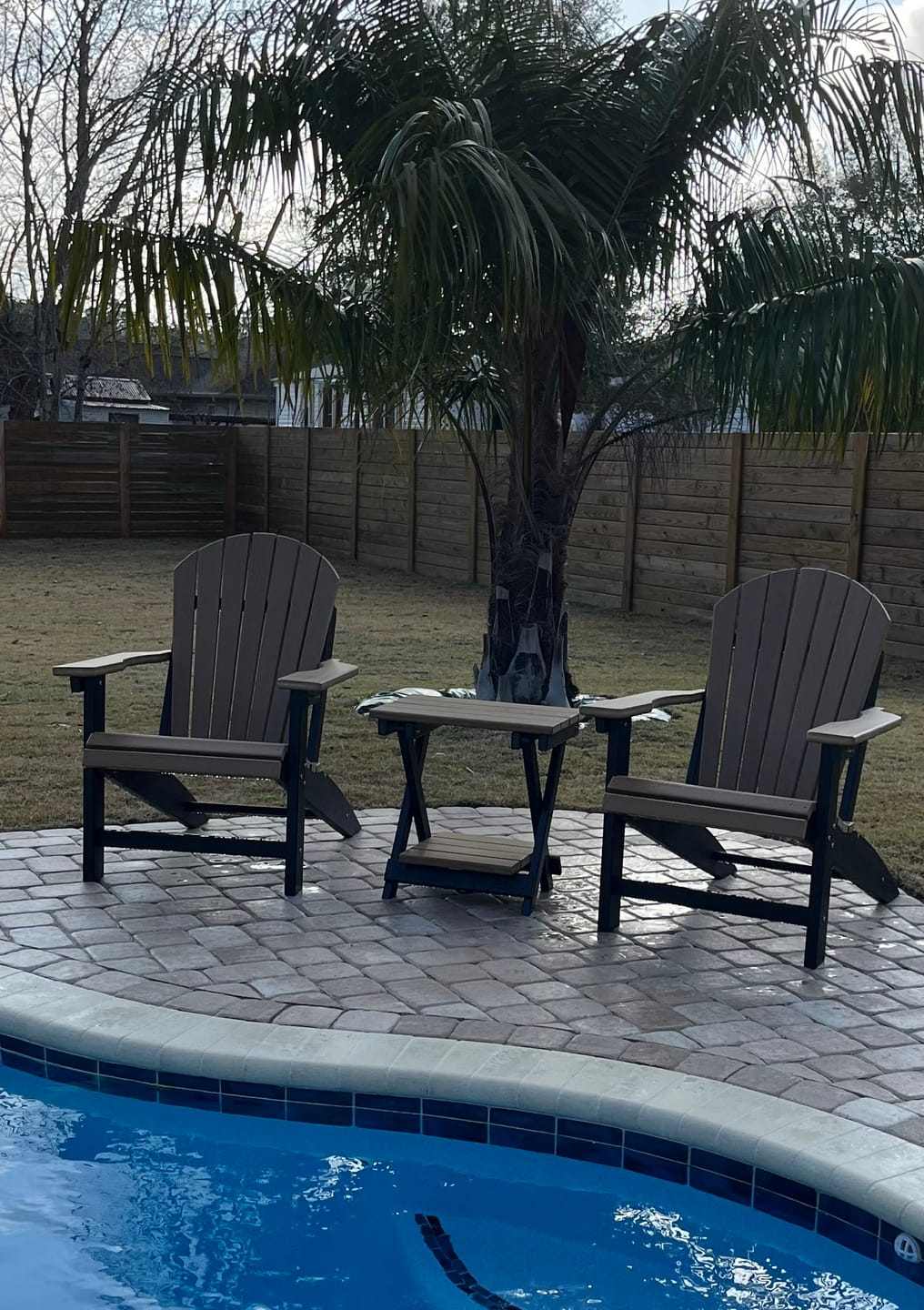 Customer photo review of QUICK SHIP - DuraWeather Poly® Folding Deluxe End Table w/ Removable Tray - (21"L x 14"W x  21"H inches) Ships Fully Assembled was