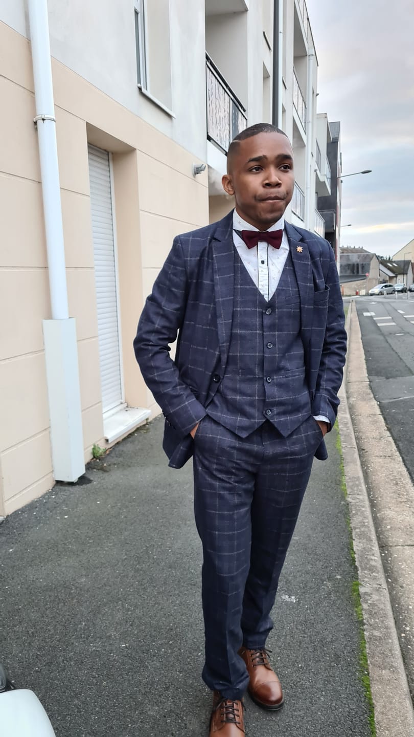 Customer photo review of Three-piece suit Shelby