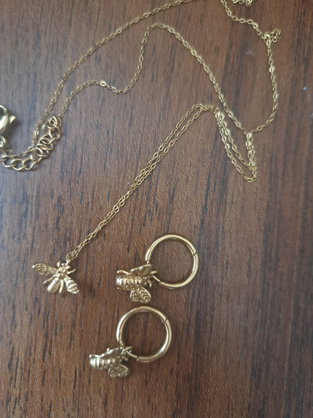 Customer photo review of Collar Queen Bee