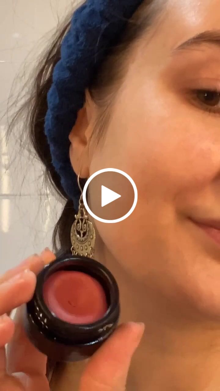Customer video review of Huuli- ja Poskipuna Metsäbiomilla