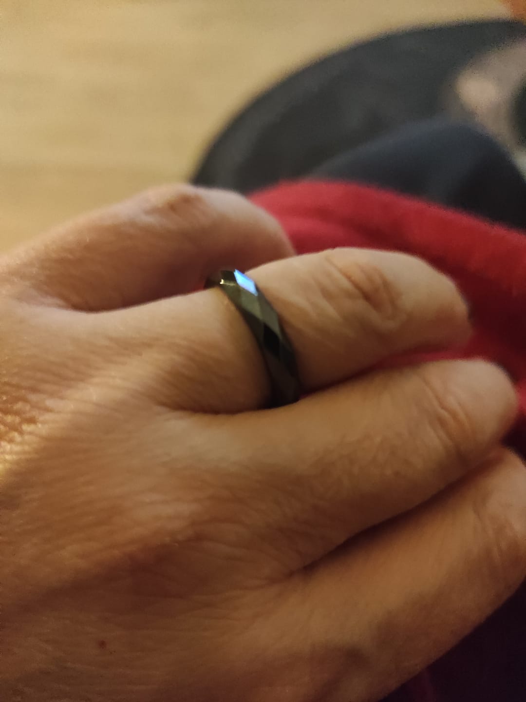 Customer photo review of Bague en hématite
