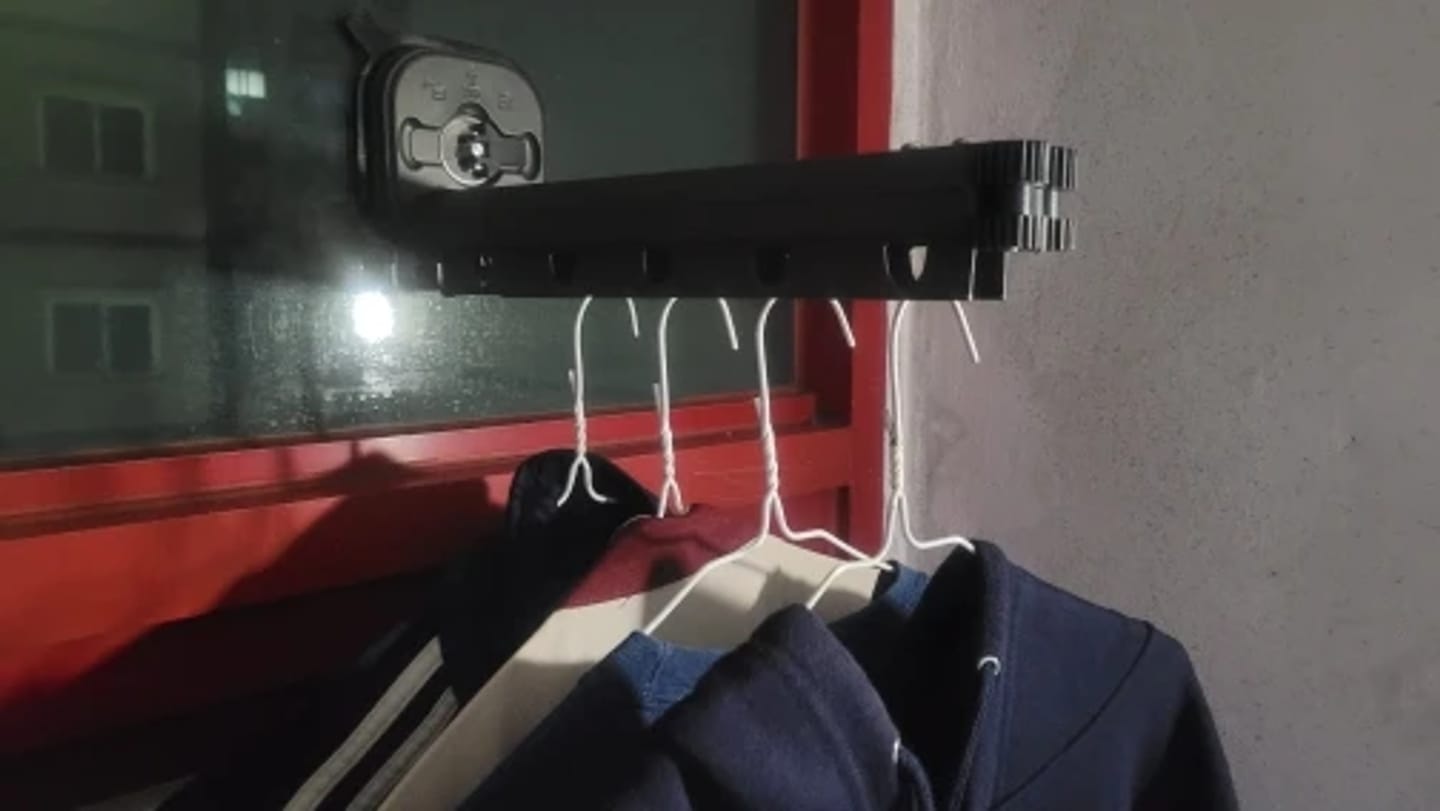Customer photo review of Flowi™ Suction Clothes Hanger