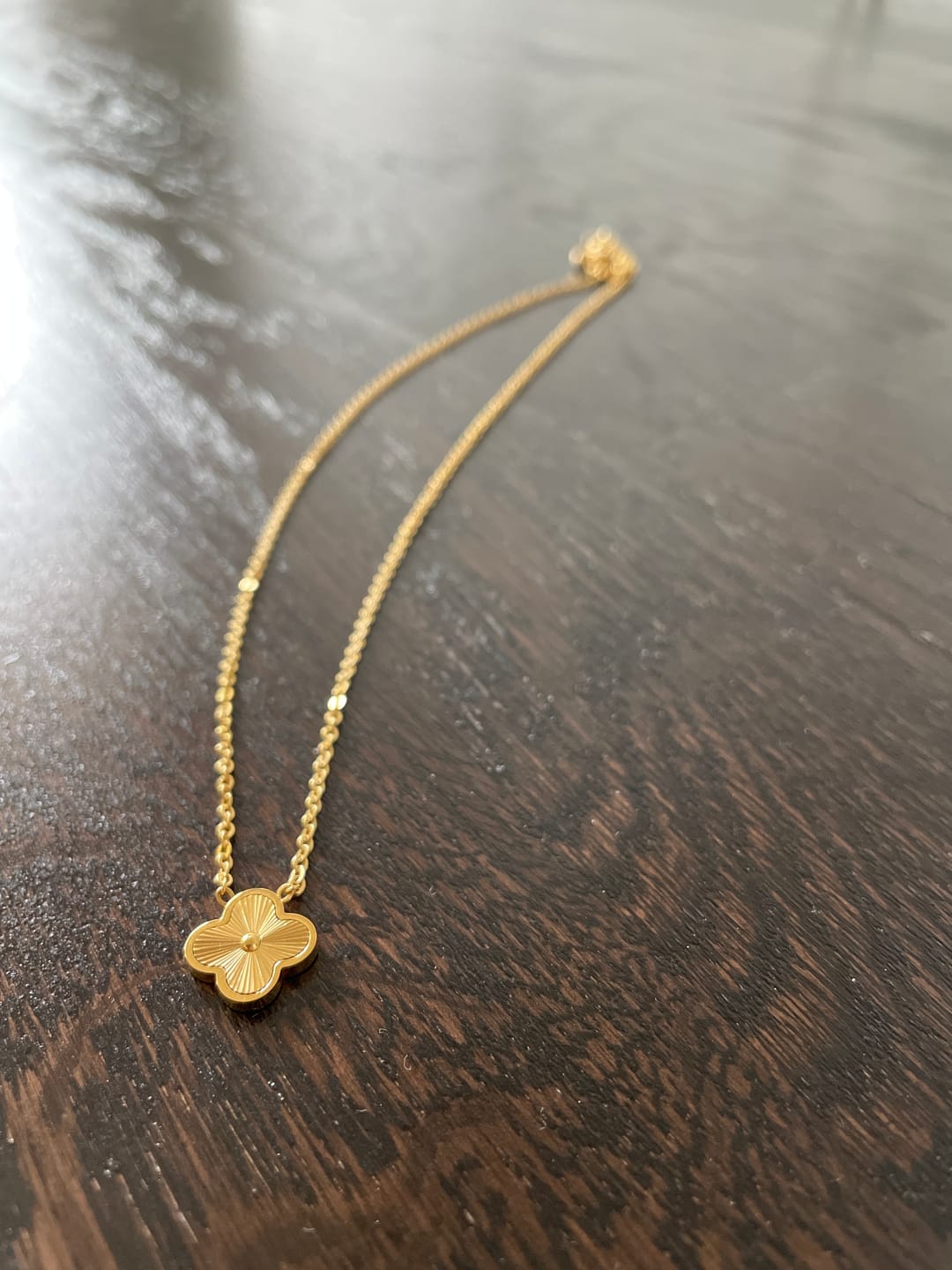 Customer photo review of Shine Clover Kette | 18K vergoldet