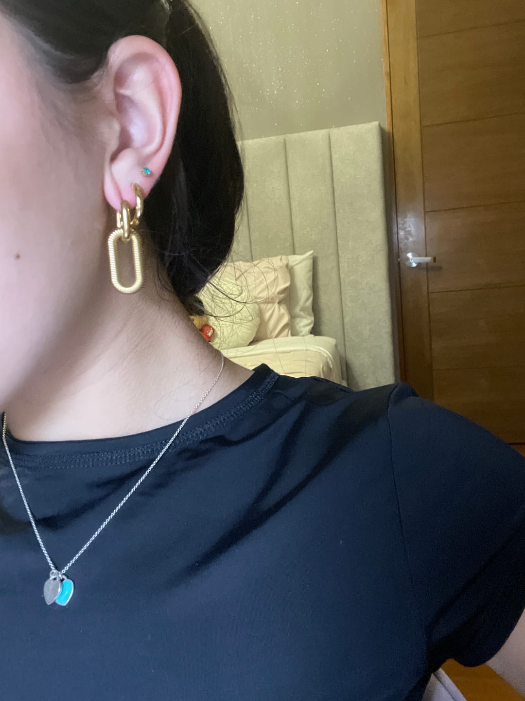 Customer photo review of Par Arracada Con Dije Ovalado