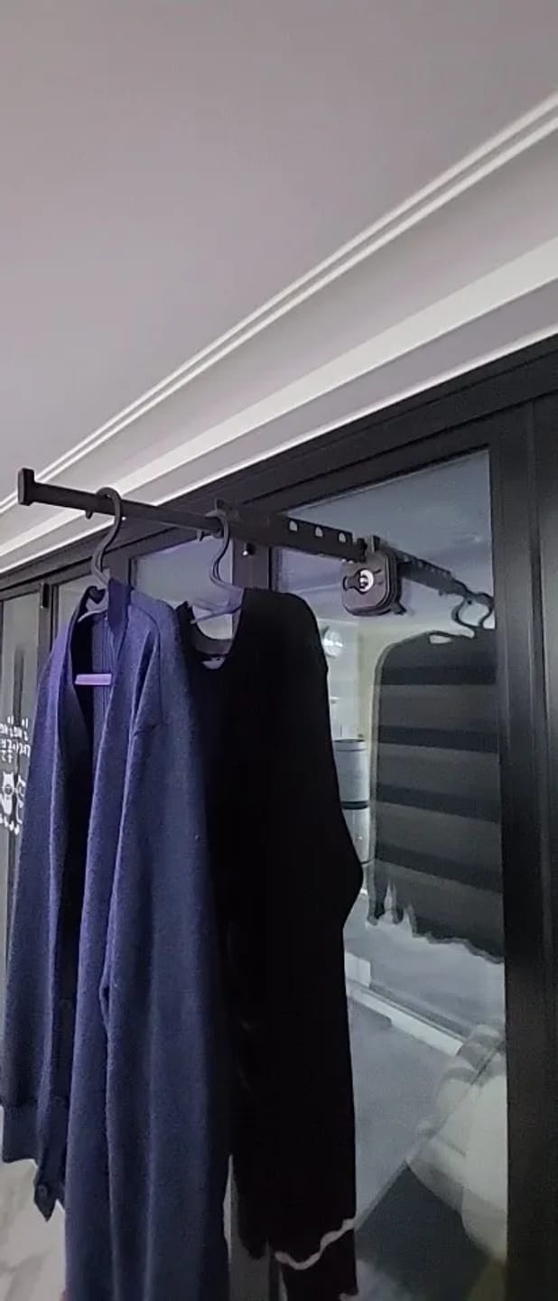 Customer photo review of Flowi™ Suction Clothes Hanger