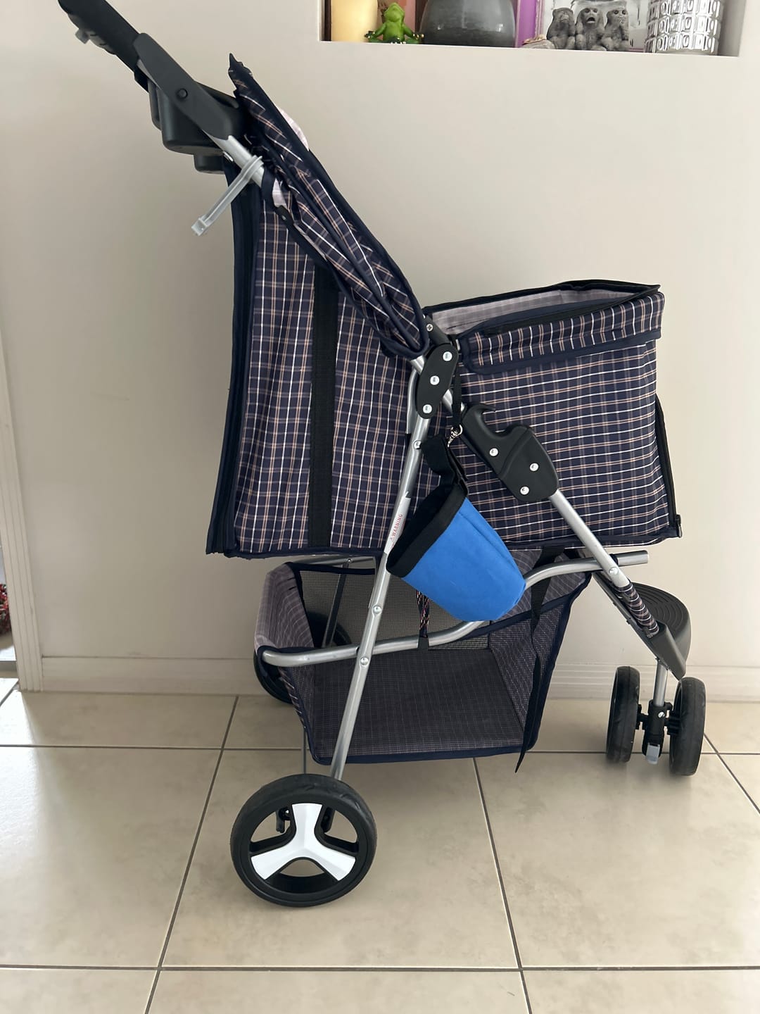 Customer photo review of PaWz Large Dog Stroller - 3 Wheels