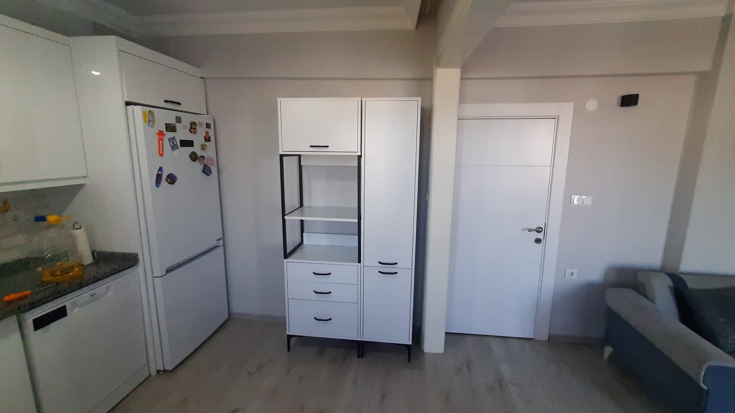 Customer photo review of Rani JE143 Çok Amaçlı Dolap 3 Kapaklı 3 Çekmeceli Kiler Mutfak Dolabı Beyaz