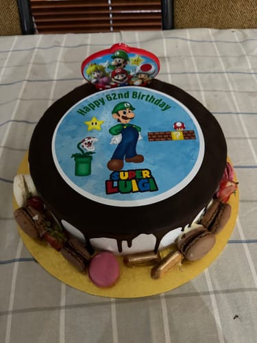 Customer photo review of Luigi - Super Mario Bothers - Edible Icing Toppers