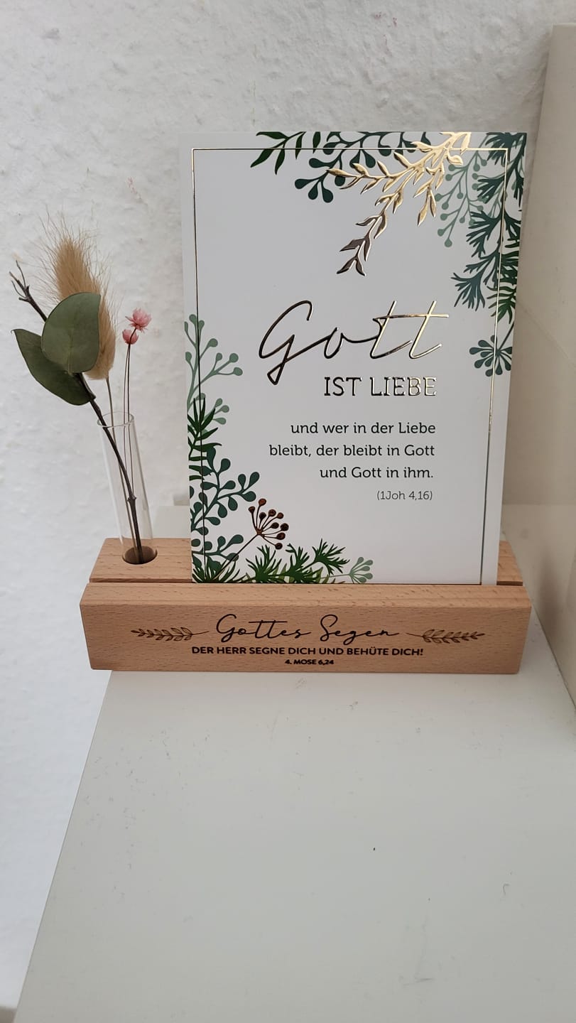 Customer photo review of Kartenhalter "Gottes Segen" mit Trockenblumen · Holzgravur · handmade · inkl. Postkarte