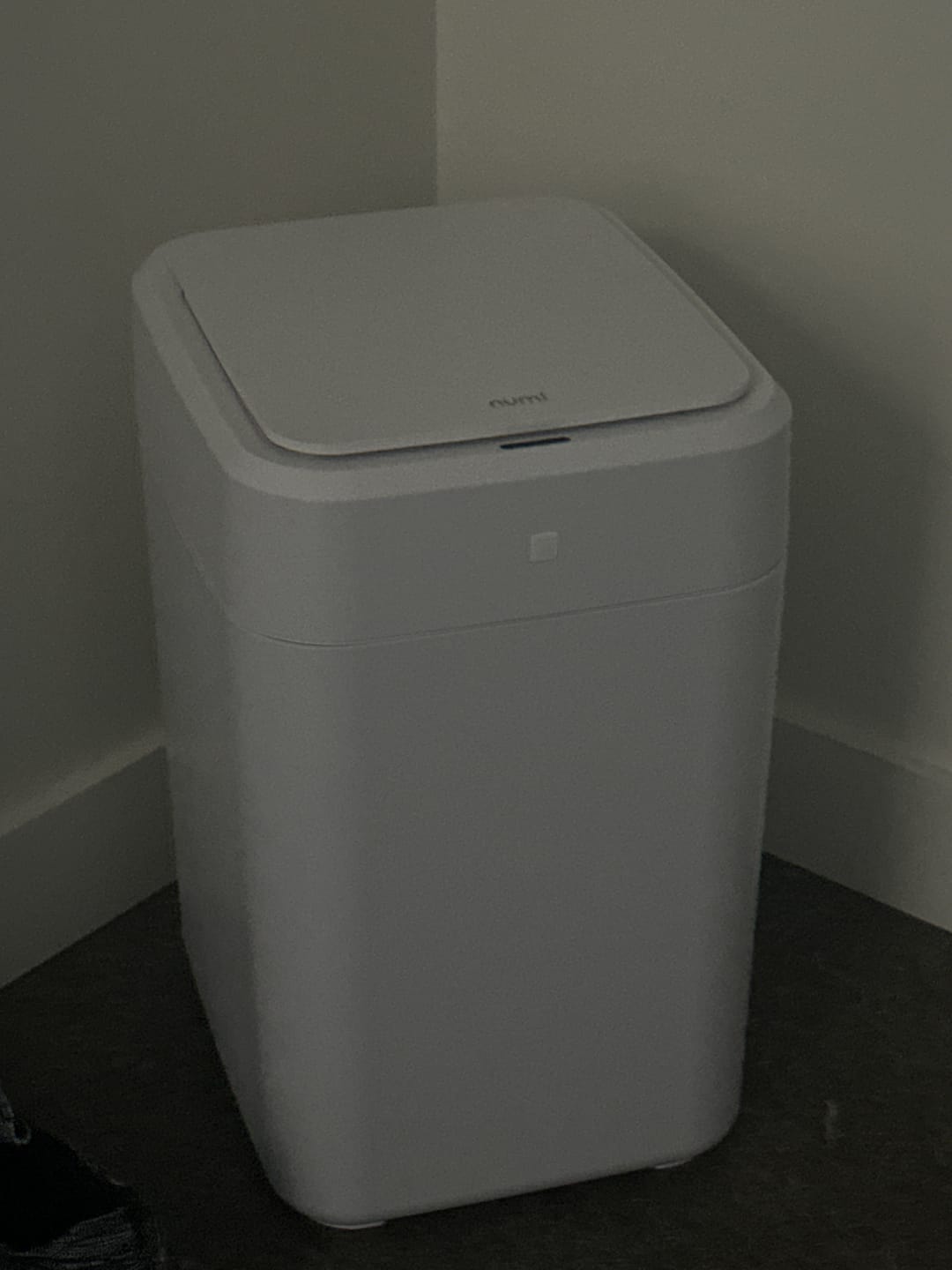 Customer photo review of Numi B1 Self-Sealing Self-Changing Smart Bin