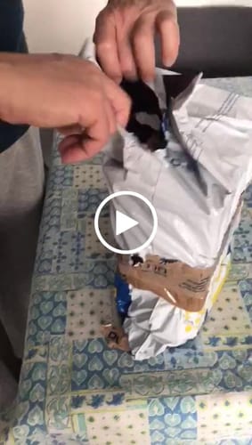 Customer video review of Manilla Atirán con cerrojo y bombillo anti-rotura para puertas de trastero