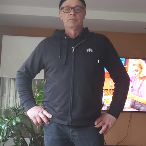Customer photo review of HOLZBRÜDER® LOGO  - Urban Windbreaker mit Stick