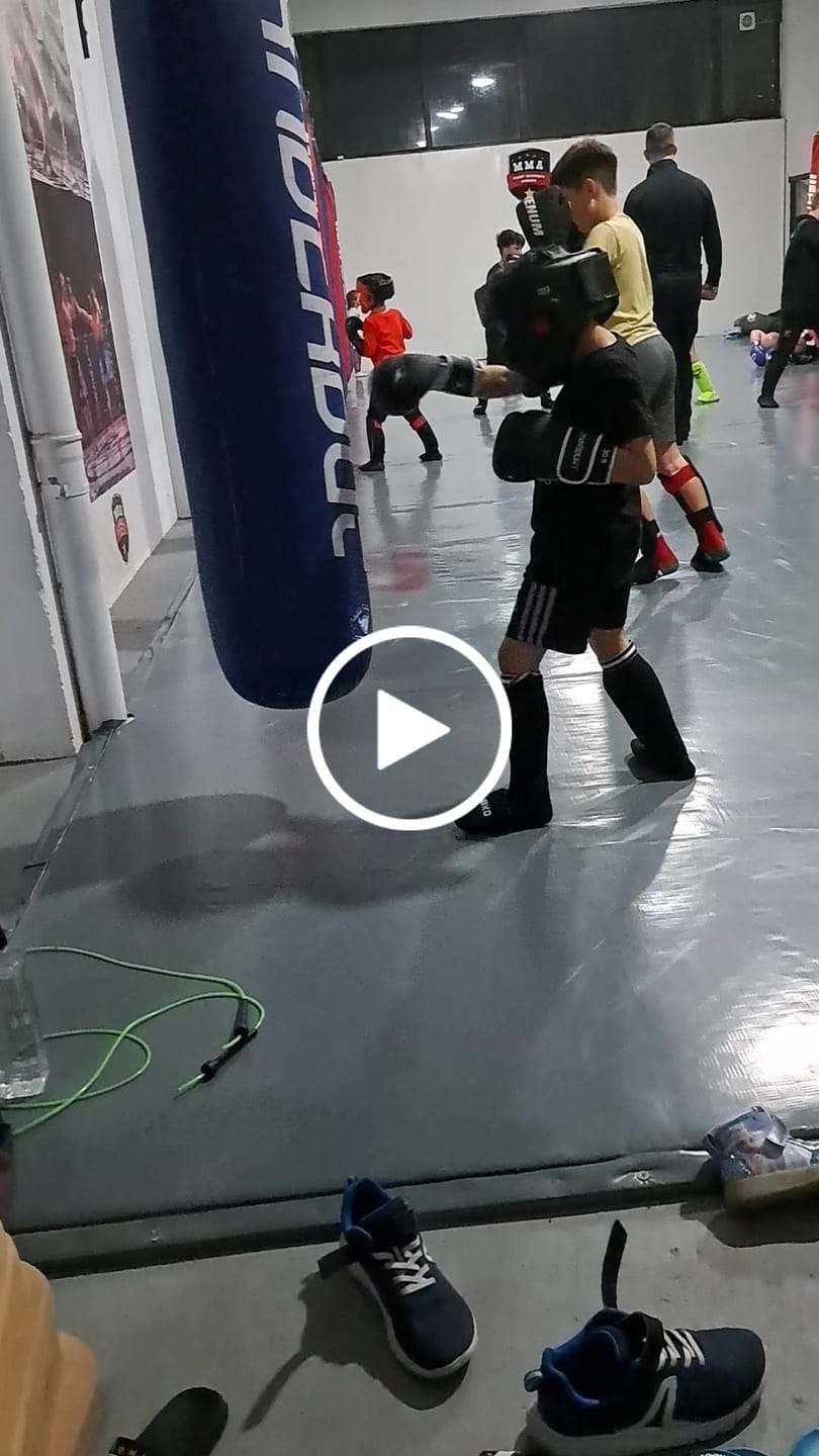 Customer video review of Tibiere Kickbox Knockout Ciorap Copii Mici
