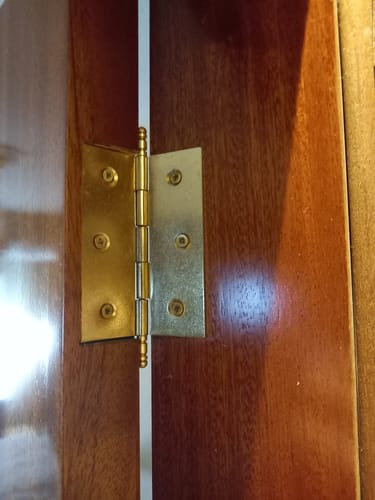 Customer photo review of Bisagra libro cuadrada con remate de canto recto en acabado dorado · VARIAS MEDIDAS