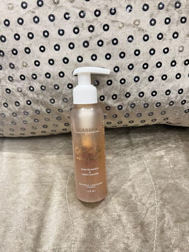 Customer photo review of Rose Petals Melt Cleanser - Hydrating Facewash