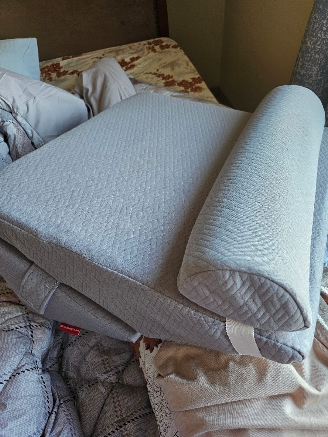 Customer photo review of Reed- 3 Pieces Bed Wedge Pillow Set