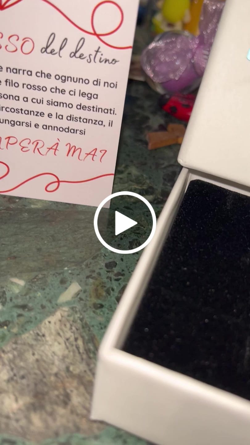 Customer video review of Anello "Filo Rosso Del Destino"