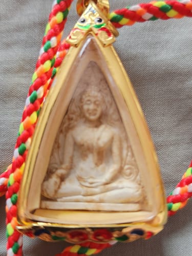 Customer photo review of Précieuse amulette Thaï de charme Phra Nang Phaya - Très Vénérable Luang Phor Waen.
