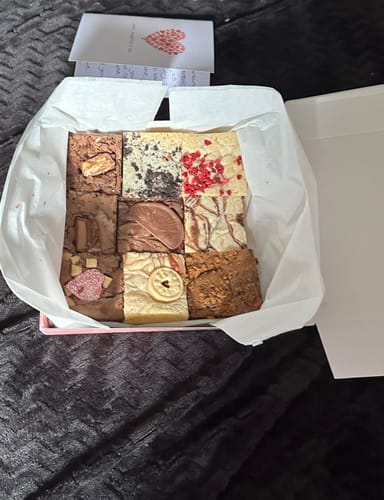Customer photo review of Valentines Brownie & Blondie Mixed Box
