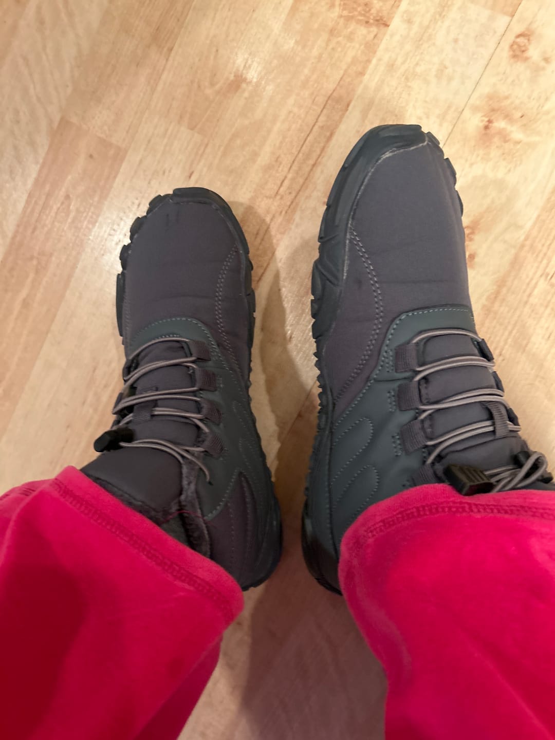 Customer photo review of Caspar Pro - Non-slip & Water-Resistant Winter Barefoot Shoe