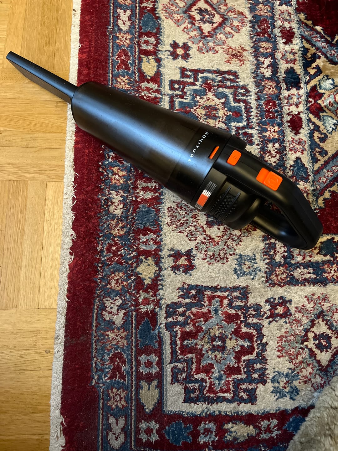 Customer photo review of Leistungsstarker Akku-Handstaubsauger / Beutelloser 9500Pa Handstaubsauger für Nass & Trocken / Handsauger mit 2600mAh Akku & LED-Leuchte