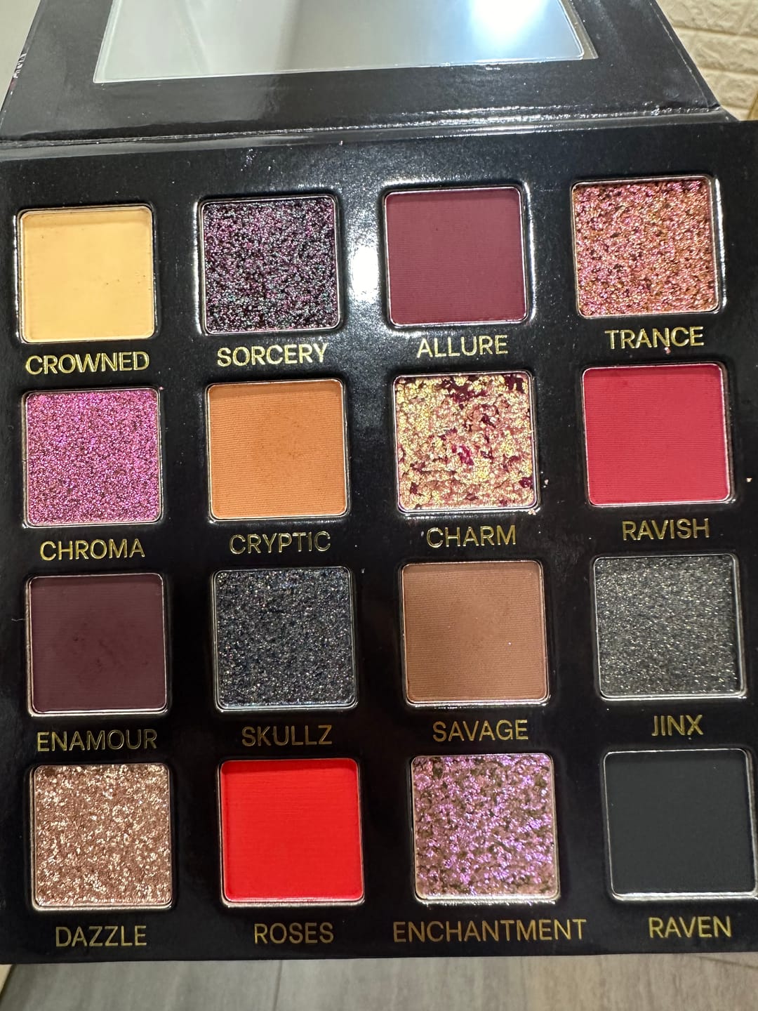 Customer photo review of ( PRE ORDER 6-8 WEEKS ) Skullz & Roses Metallic Multichrome Eyeshadow Palette