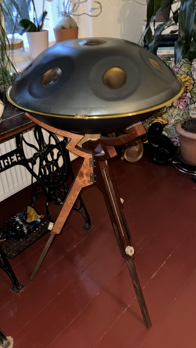 Customer photo review of Katanui Höhenverstellbarer Handpan Ständer aus Holz